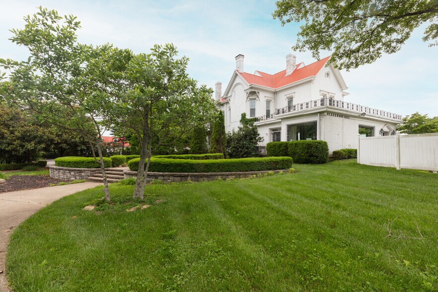 More Photos Of 3202 Shelbyville Rd, Shelbyville Specialty For Sale