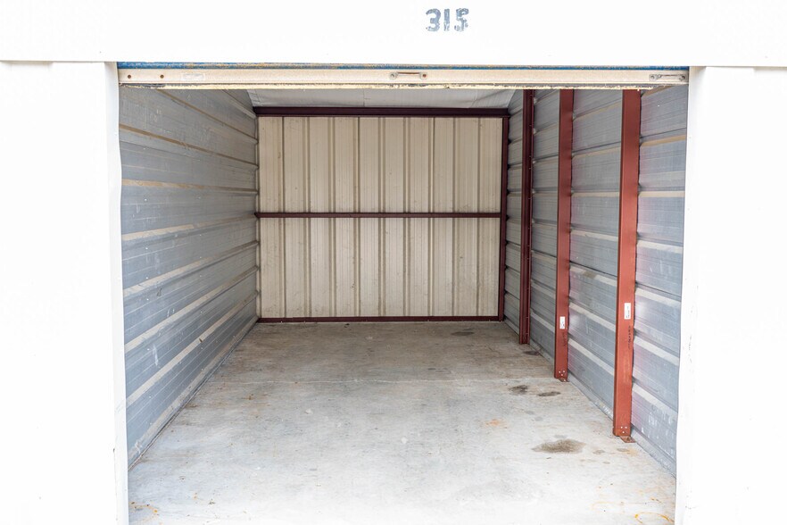 More Photos Of 1067 N Mission Rd, Mount Pleasant Self Storage For Sale
