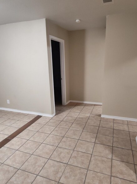 More Photos Of 852 Wagon Wheel Rd, Eagle Pass Apartments For Sale