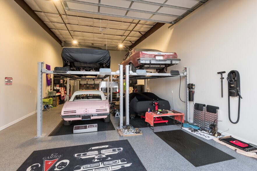More Photos Of 450 E Willis Rd, Chandler Self Storage For Sale