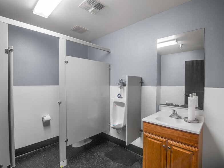 More Photos Of 3210 S Standard Ave, Santa Ana Warehouse For Sale