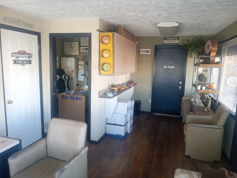 More Photos Of 2702 E Sprague Ave, Spokane Auto Dealership For Sale