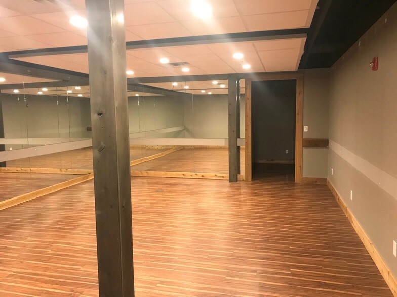 More Photos Of 871 S Arbor Vitae, Edwardsville General Retail For Lease