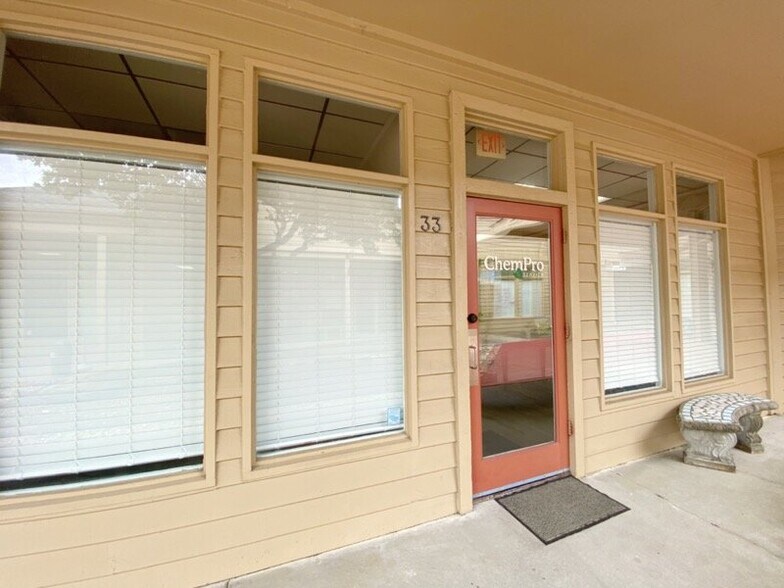 More Photos Of 913 Gulf Breeze Pky, Gulf Breeze Storefront Retail Office For Sale