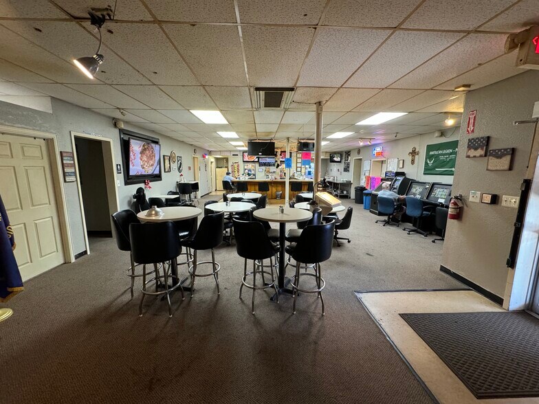 More Photos Of 1109-1137 Burton Hill Rd, Fort Worth Storefront Retail Office For Lease
