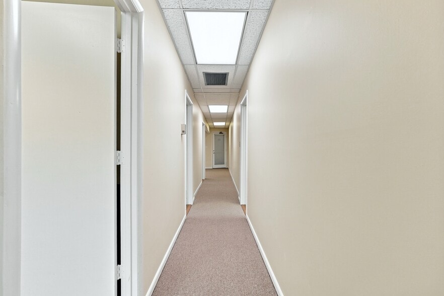 More Photos Of 3506 Memorial Ave, Lynchburg Office For Sale