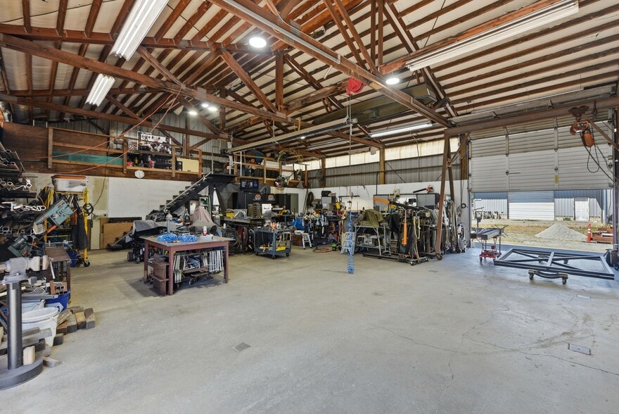 More Photos Of 55374 Rosa Rd, Bandon Manufacturing For Sale