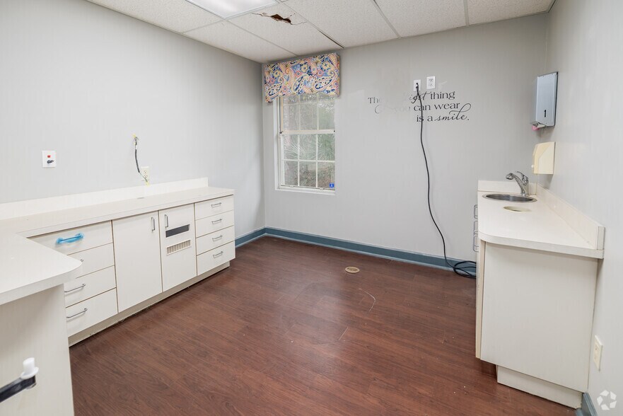 More Photos Of 3810 Williamsburg Park Blvd, Jacksonville Office For Sale