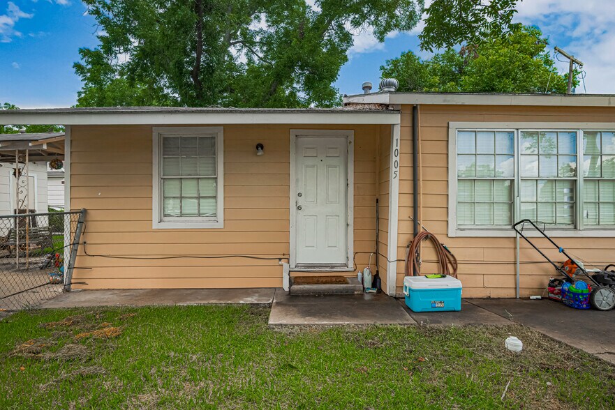 More Photos Of , Wharton Multifamily For Sale