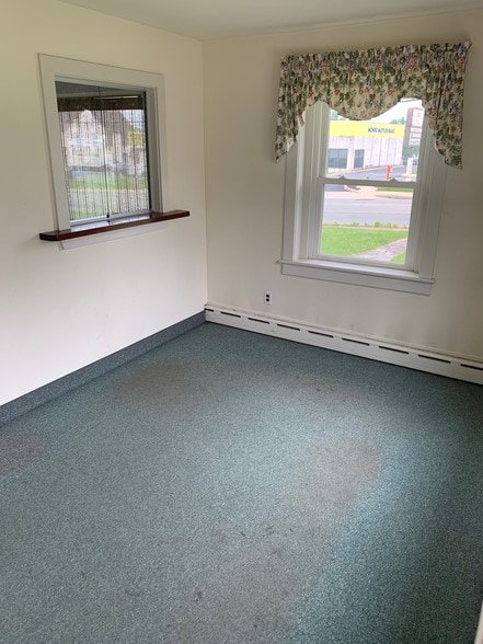 More Photos Of 650 E Broad St, Souderton Freestanding For Sale