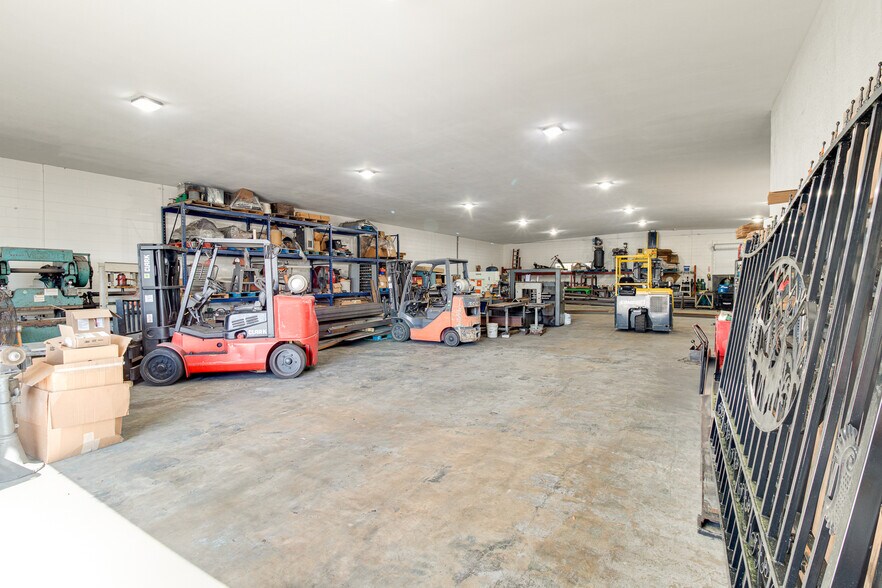 More Photos Of 103 Highland St, Orange City Warehouse For Sale
