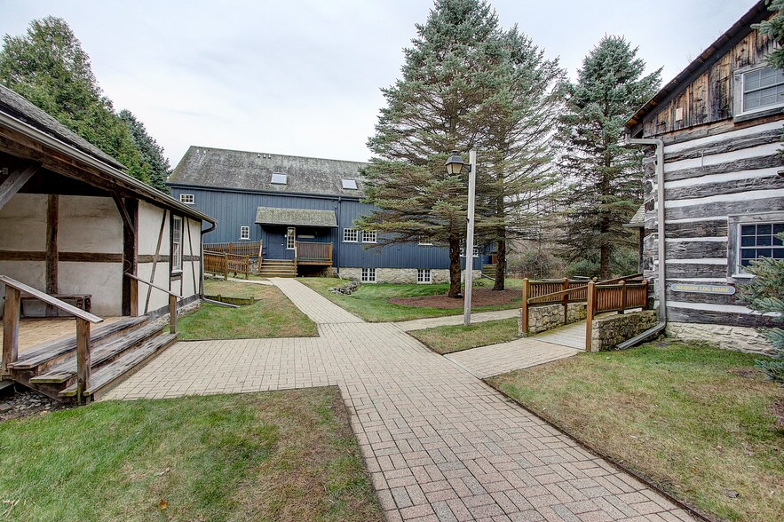 More Photos Of 14135 N Cedarburg Rd, Mequon Office For Lease