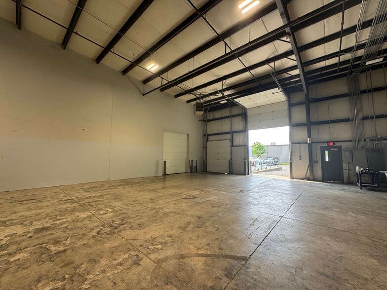 More Photos Of 720 W Industrial Dr, Chelsea Warehouse For Lease