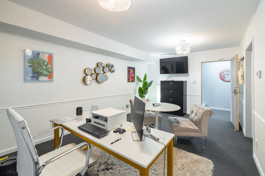 More Photos Of 1520 S Lapeer Rd, Lake Orion Office For Lease