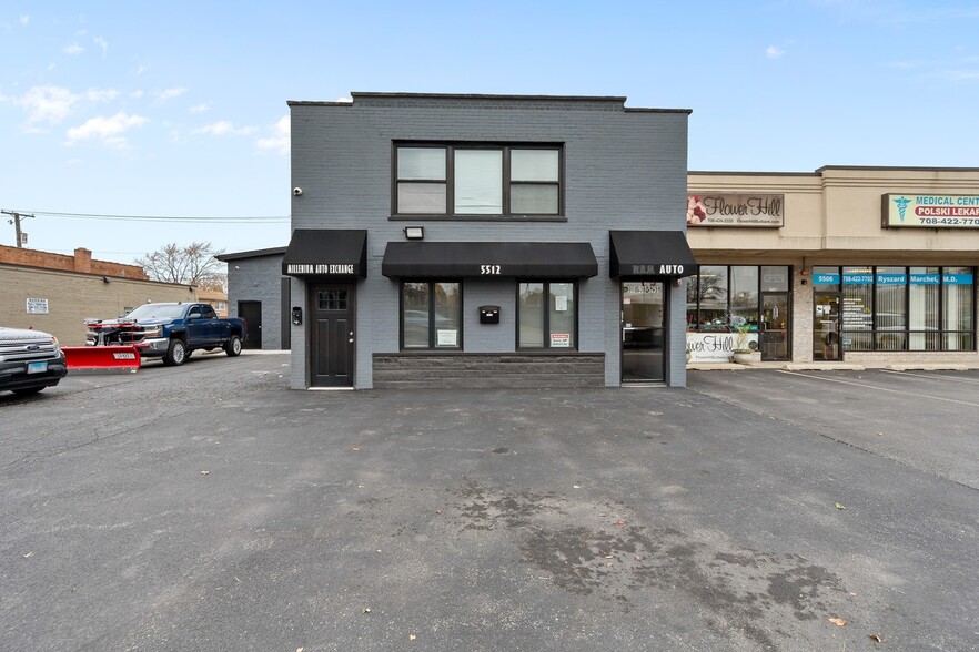 More Photos Of 5512 W 79th St, Burbank Storefront Retail Residential For Sale