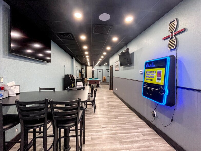 More Photos Of 1119 Thomas St, Redfield General Retail For Sale