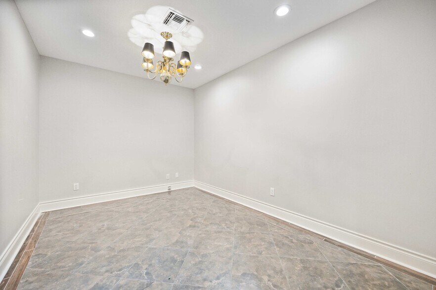 More Photos Of 10 Alabama Ct, Houston Office Residential For Sale