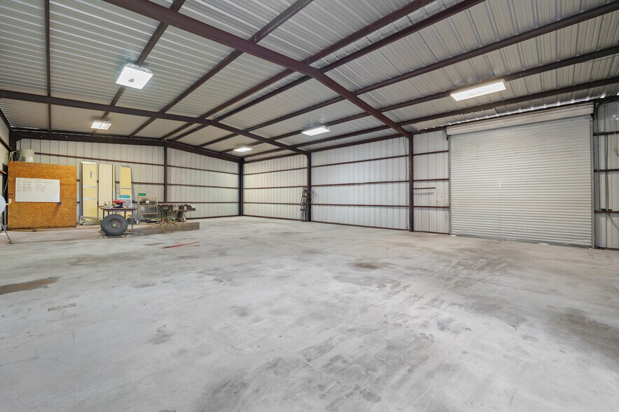 More Photos Of 2330 Schuwirth Rd, Converse Warehouse For Lease