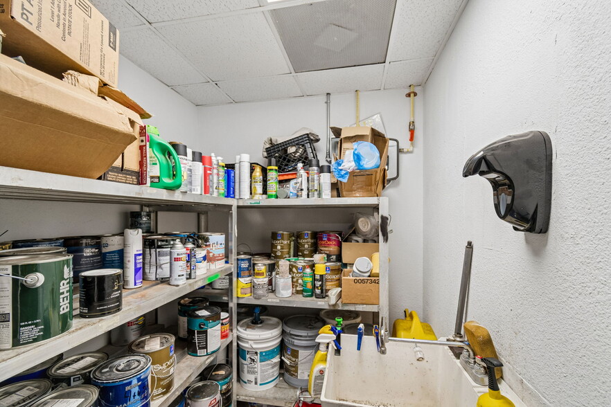 More Photos Of 4633 N 28th St, Saint Petersburg Warehouse For Sale