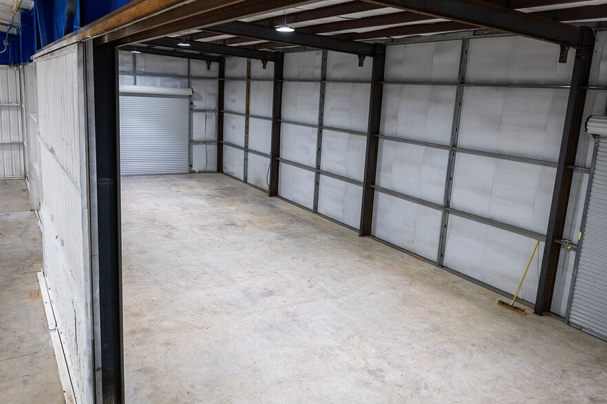 More Photos Of 6160 Mineral Wells Hwy, Weatherford Industrial For Lease