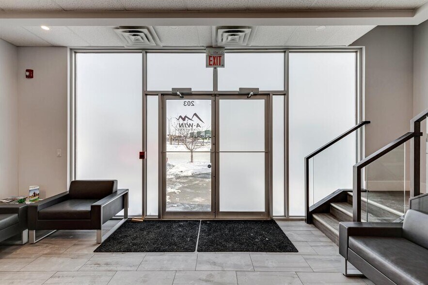 More Photos Of 2903 Kingsview Blvd SE, Airdrie Showroom For Sale