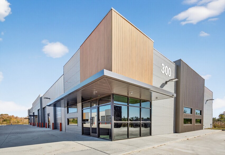 More Photos Of 5279 N Main St, Baytown Unknown For Lease