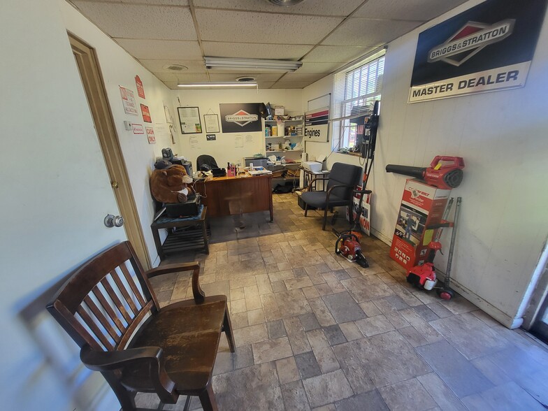 More Photos Of 3008 Cromwell Rd, Norfolk Warehouse For Sale