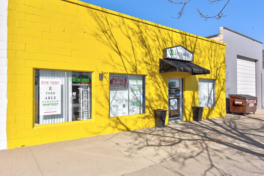 More Photos Of 8614-8616 N 30th St, Omaha Storefront For Sale