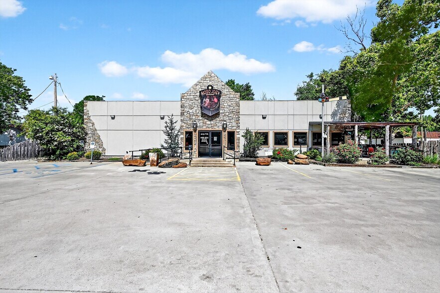 More Photos Of 301 N 1st St, Madill Restaurant For Sale