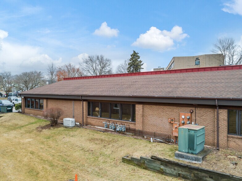 More Photos Of 85 Church St, Middletown Medical For Sale