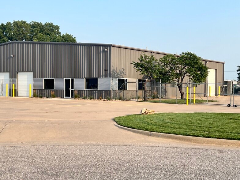More Photos Of 4321 W 29th Cir S, Wichita Warehouse For Lease