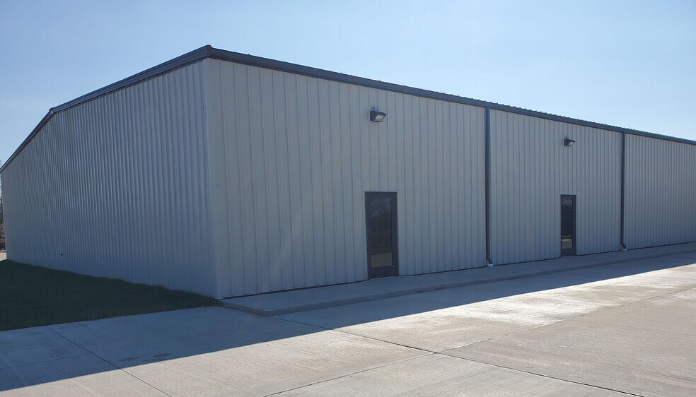 Primary Photo Of 307 SE 53rd St, Topeka Industrial For Lease