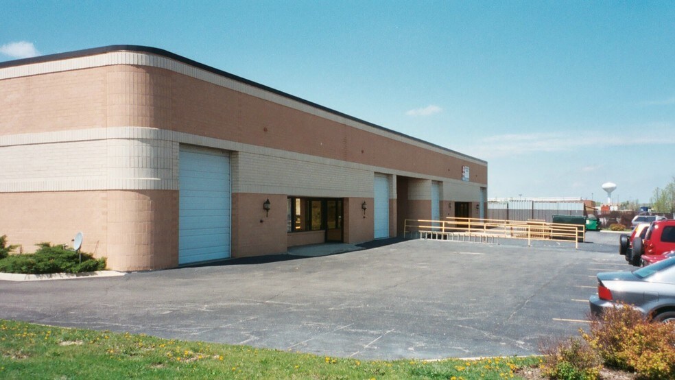 More Photos Of 1080-1098 Frances Dr, Streamwood Warehouse For Lease