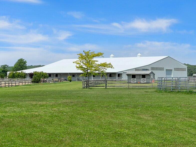 More Photos Of 1200 Cross River Dr, Riverhead Horse Stables For Sale