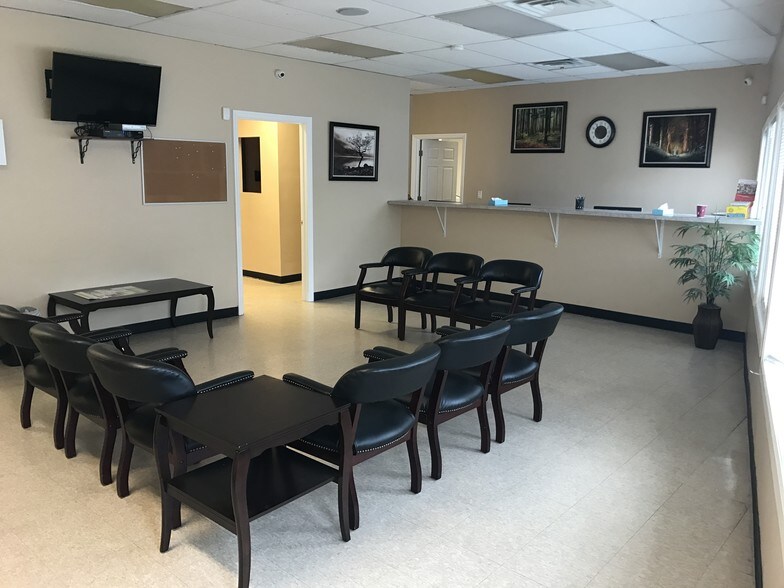 More Photos Of 30-40 E Main St, Bay Shore Storefront Retail Office For Lease