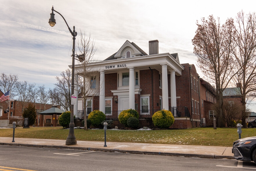 More Photos Of 24 Main St, Toms River Bank For Lease