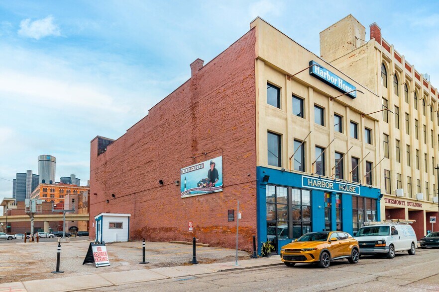 More Photos Of 440 Clinton St, Detroit Storefront Retail Office For Sale