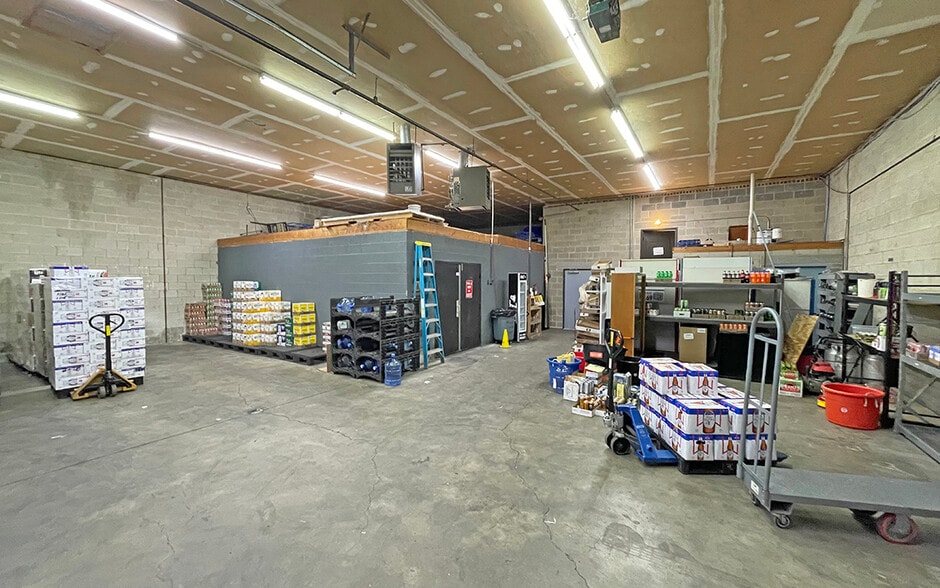 More Photos Of 601 Old York Rd, Etters Freestanding For Sale