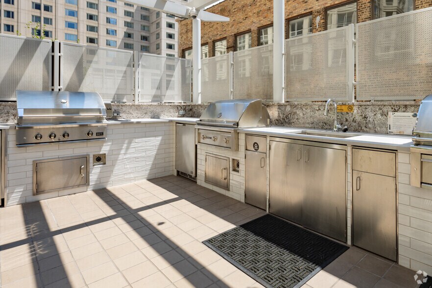 More Photos Of 747 N Wabash Ave, Chicago Apartments For Lease