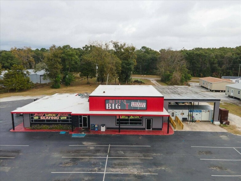 Primary Photo Of 2525 Young Blvd N, Chiefland Restaurant For Sale
