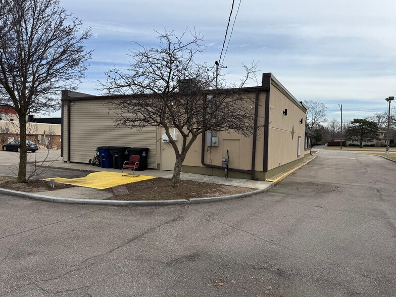 More Photos Of 8275 N Wayne Rd, Westland Storefront Retail Office For Lease