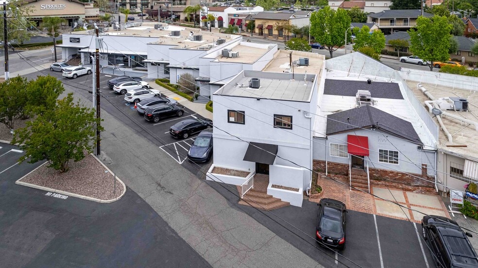 More Photos Of 842 Foothill Blvd, La Cañada Flintridge Storefront For Sale