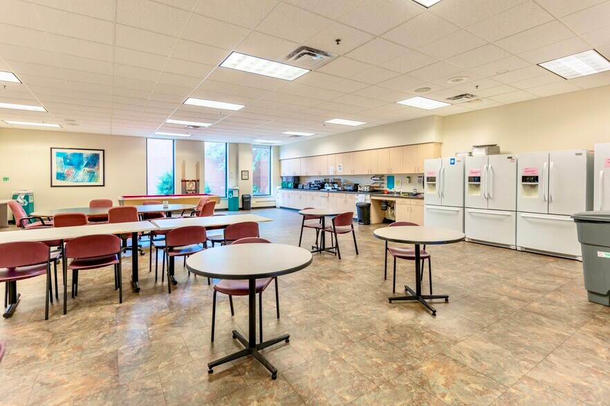 More Photos Of 7230 N Caldwell Ave, Niles Flex For Lease