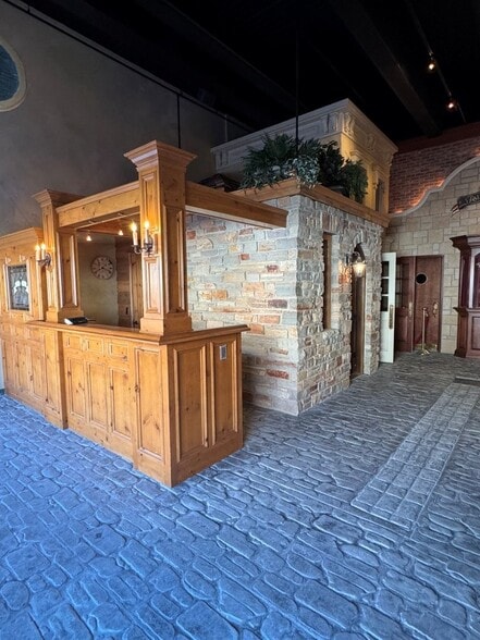 More Photos Of 2000 W Main St, St Charles General Retail For Lease