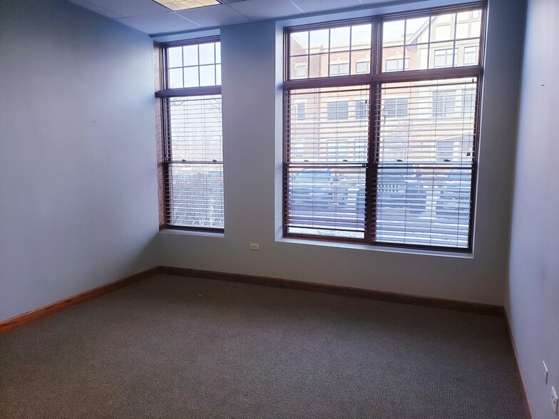 More Photos Of 20635 Abbey Woods Ct N, Frankfort Loft Creative Space For Sale