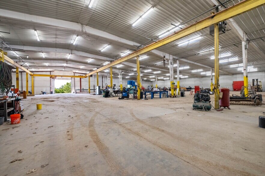 More Photos Of 23044 Honey Creek Rd, Sulphur Springs Distribution For Sale
