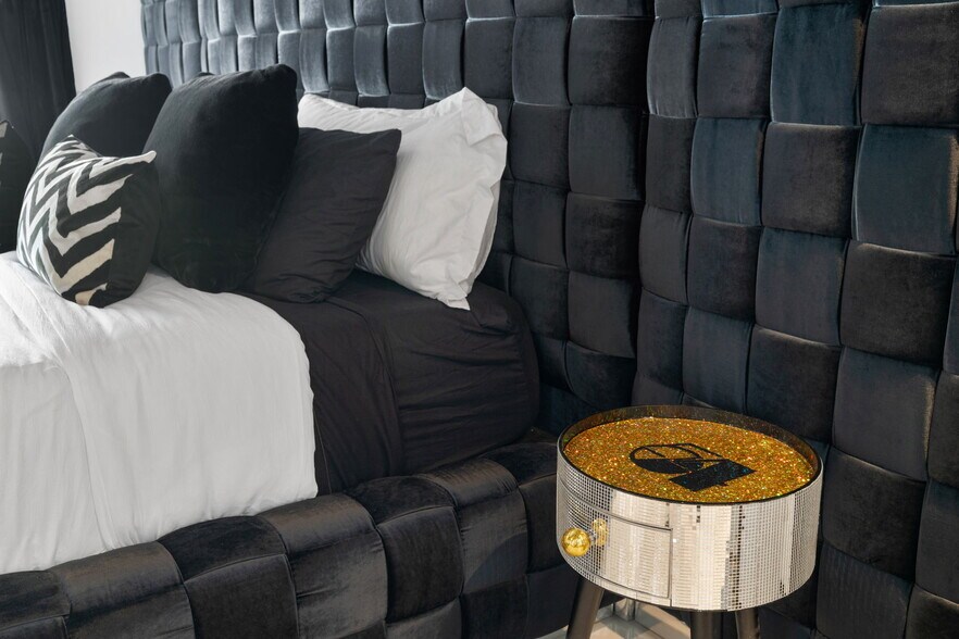 More Photos Of 120 W Vereda Sur, Palm Springs Hotel For Sale