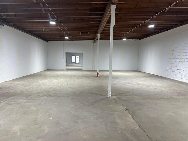 More Photos Of 206 Meyers St, Chico Showroom For Lease