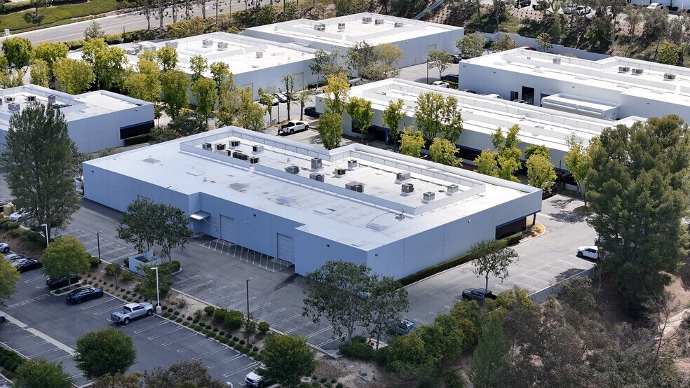 More Photos Of 94 W Cochran St, Simi Valley Research And Development For Sale