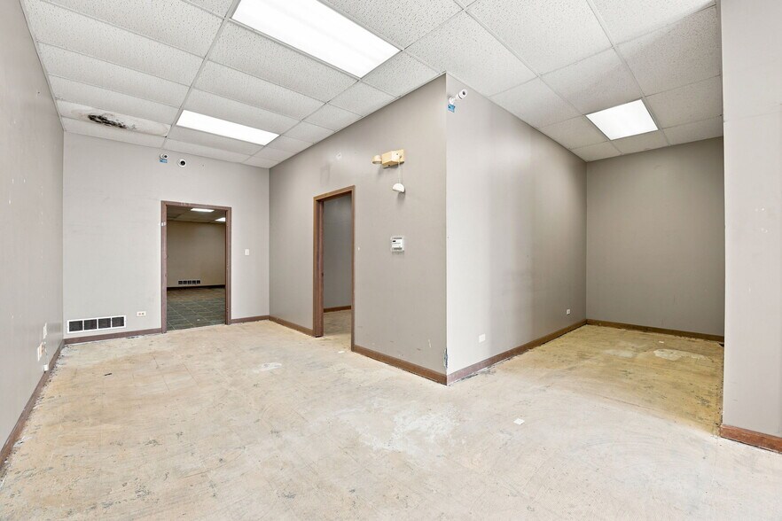More Photos Of 692 Theodore St, Joliet Storefront For Lease